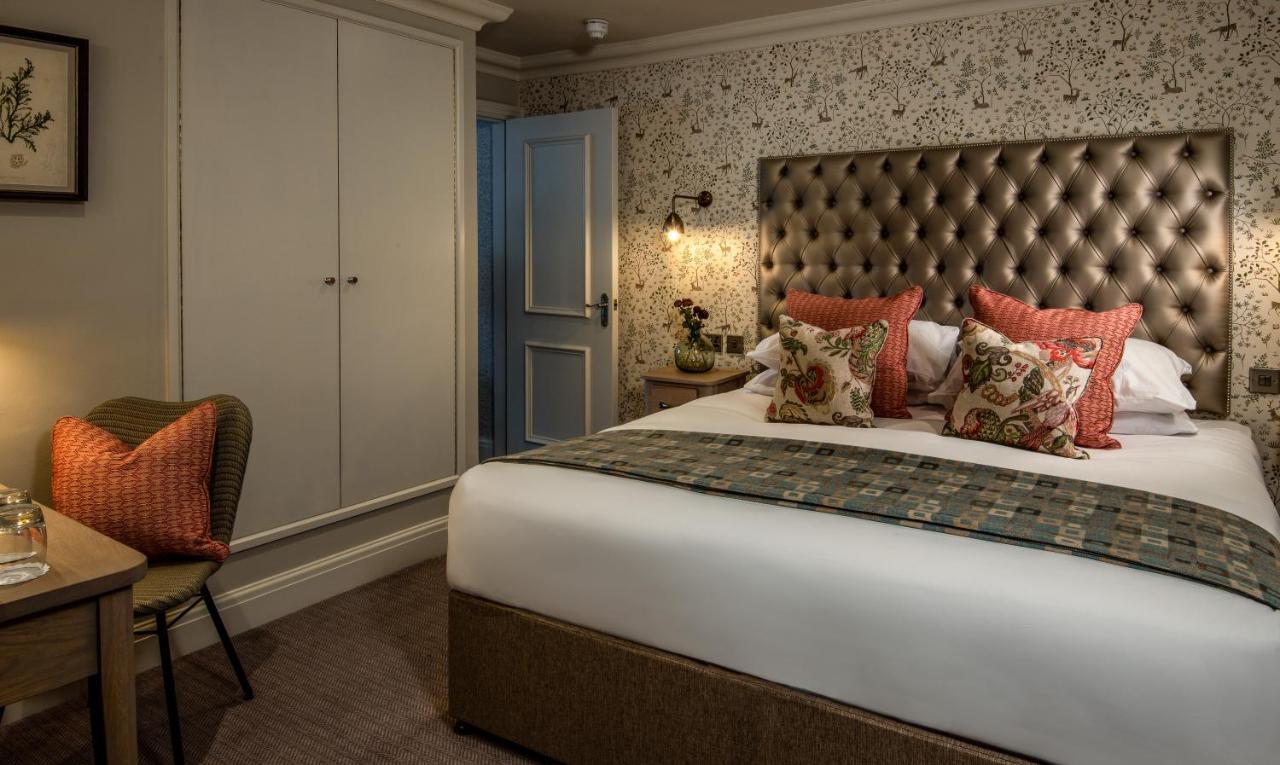 The Millstone, Mellor Hotell Blackburn  Exteriör bild A bedroom at The Swan