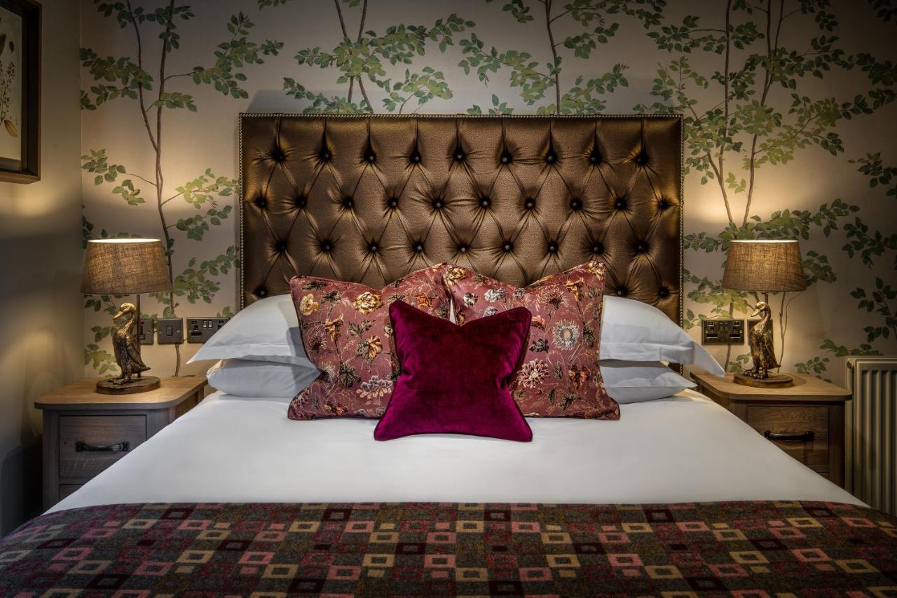 The Millstone, Mellor Hotell Blackburn  Exteriör bild A bedroom at The Mitre