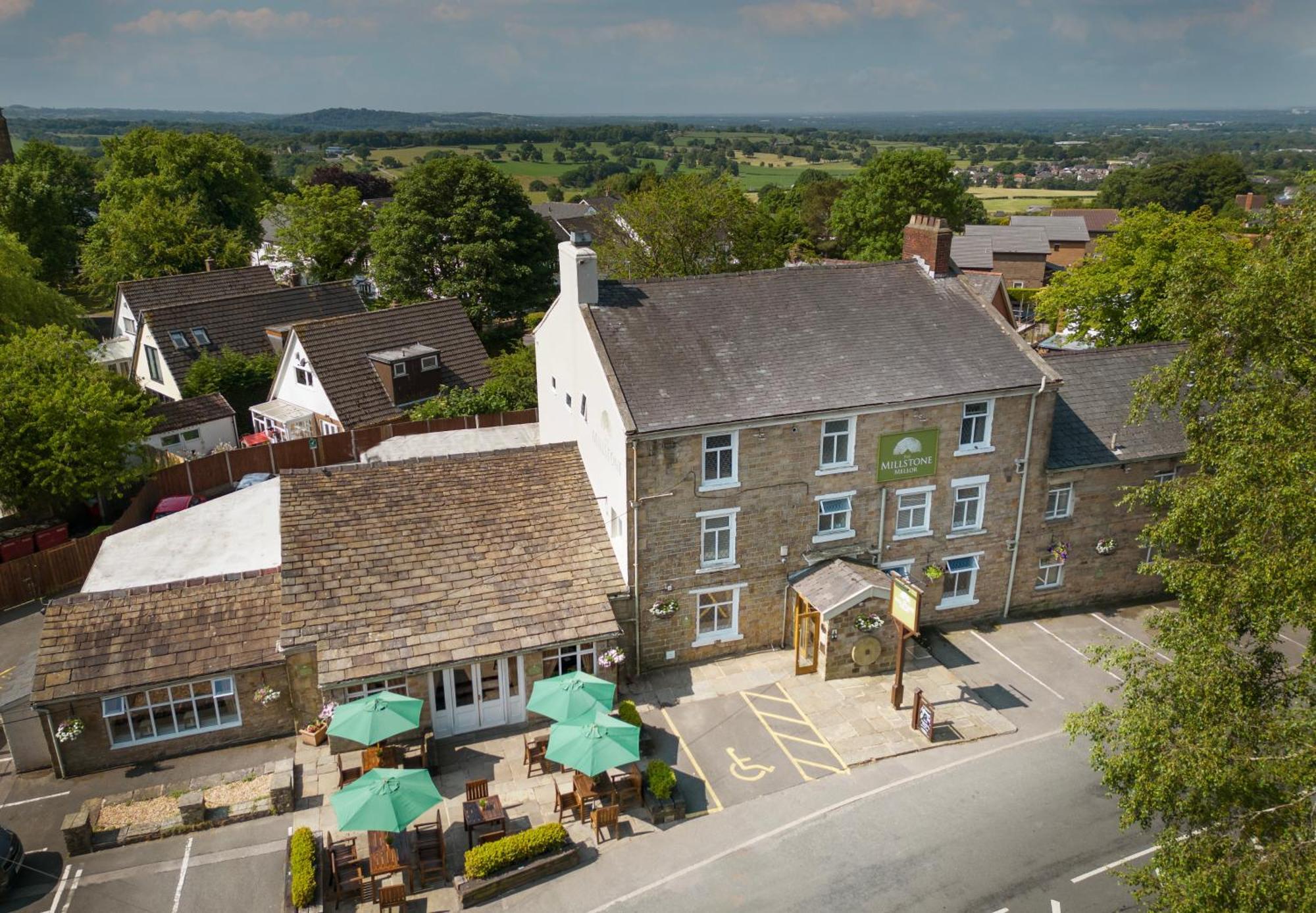 The Millstone, Mellor Hotell Blackburn  Exteriör bild The Green Man, from the air