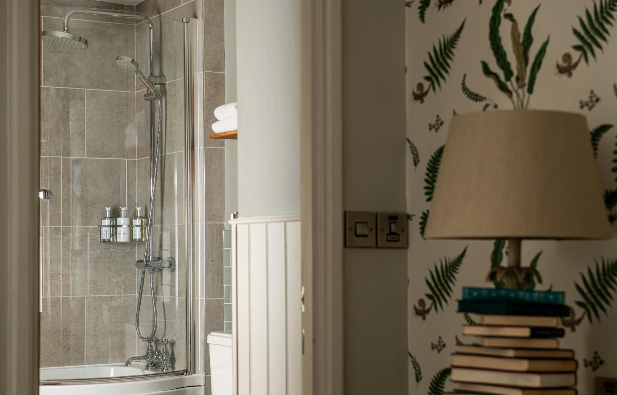 The Millstone, Mellor Hotell Blackburn  Exteriör bild A shower enclosure