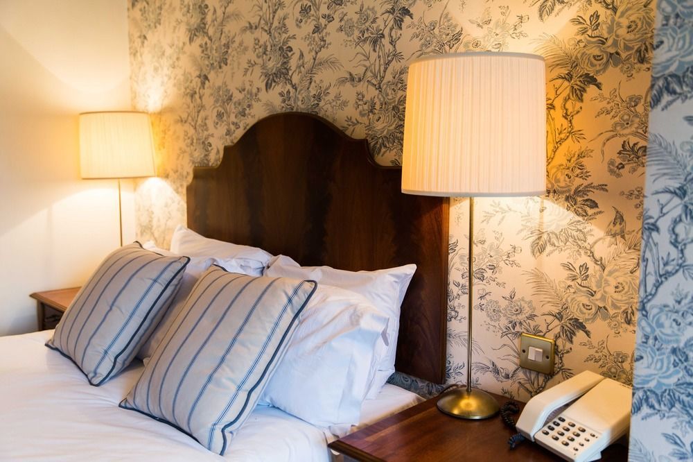 The Millstone, Mellor Hotell Blackburn  Exteriör bild A bedroom at the hotel