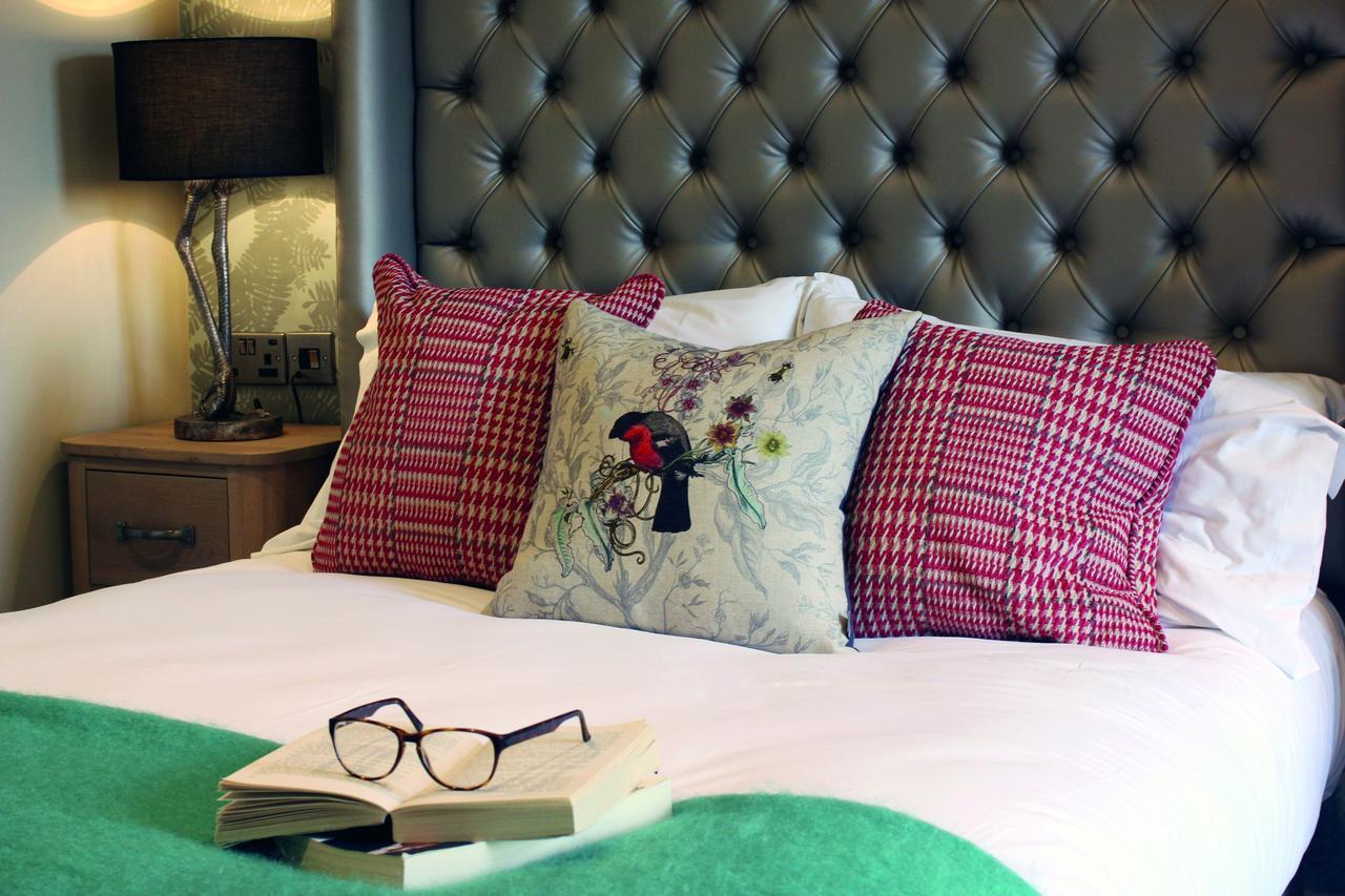 The Millstone, Mellor Hotell Blackburn  Exteriör bild A bed with cushions